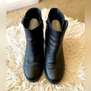 ECCO ANKLE BOOTS SIZE 41/10 BLACK LEATHER.LIKE NEW